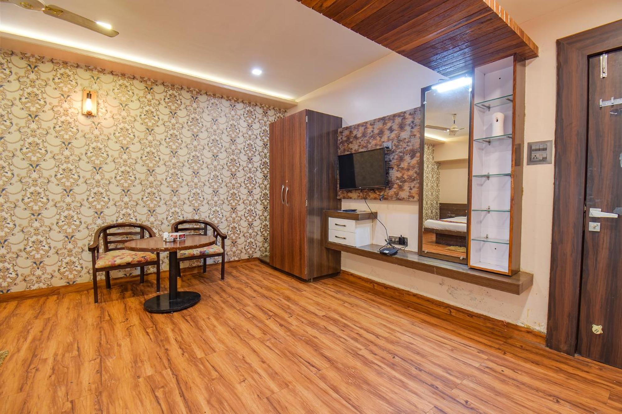 Fabexpress Glory - Nr Skywalk Bridge Hotel Pimpri-Chinchwad Exterior photo
