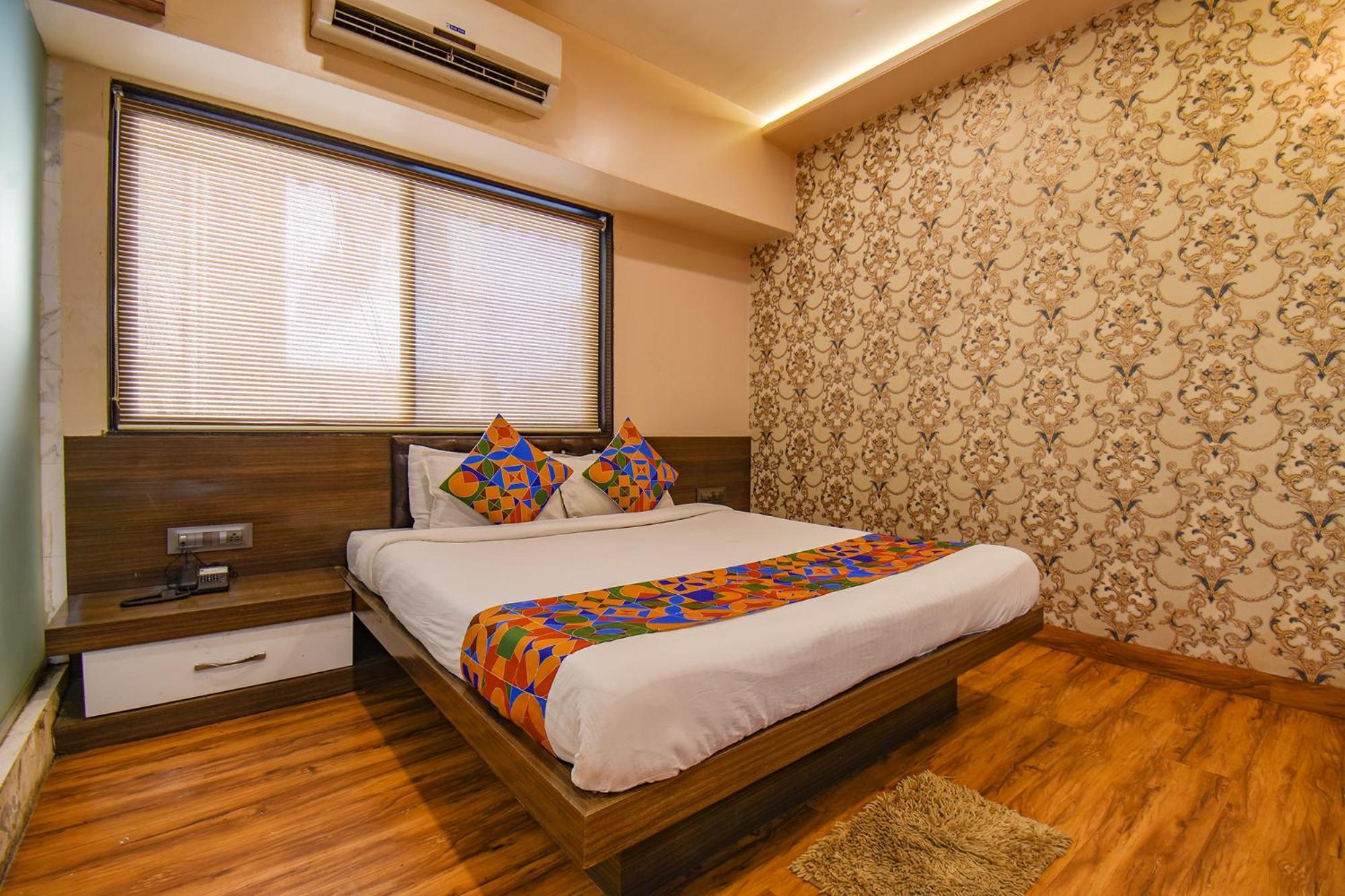 Fabexpress Glory - Nr Skywalk Bridge Hotel Pimpri-Chinchwad Exterior photo