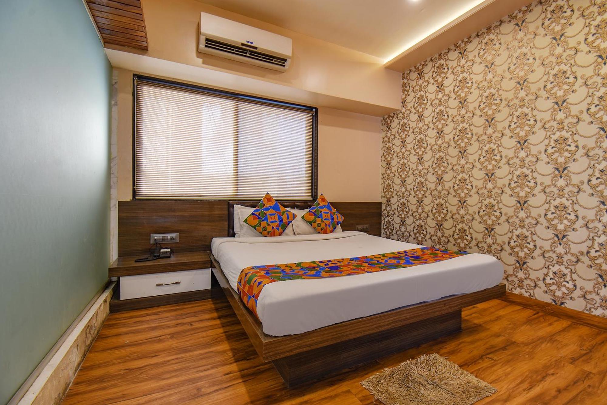 Fabexpress Glory - Nr Skywalk Bridge Hotel Pimpri-Chinchwad Exterior photo