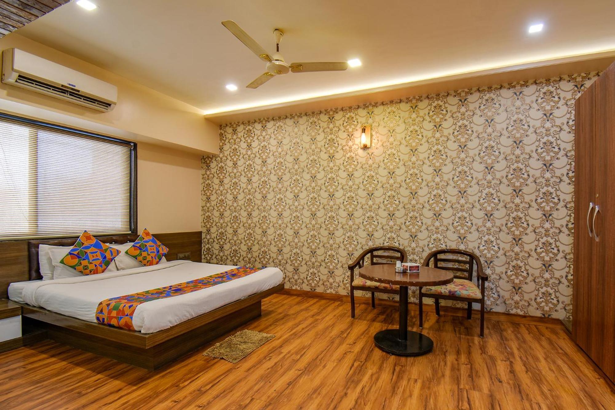 Fabexpress Glory - Nr Skywalk Bridge Hotel Pimpri-Chinchwad Exterior photo