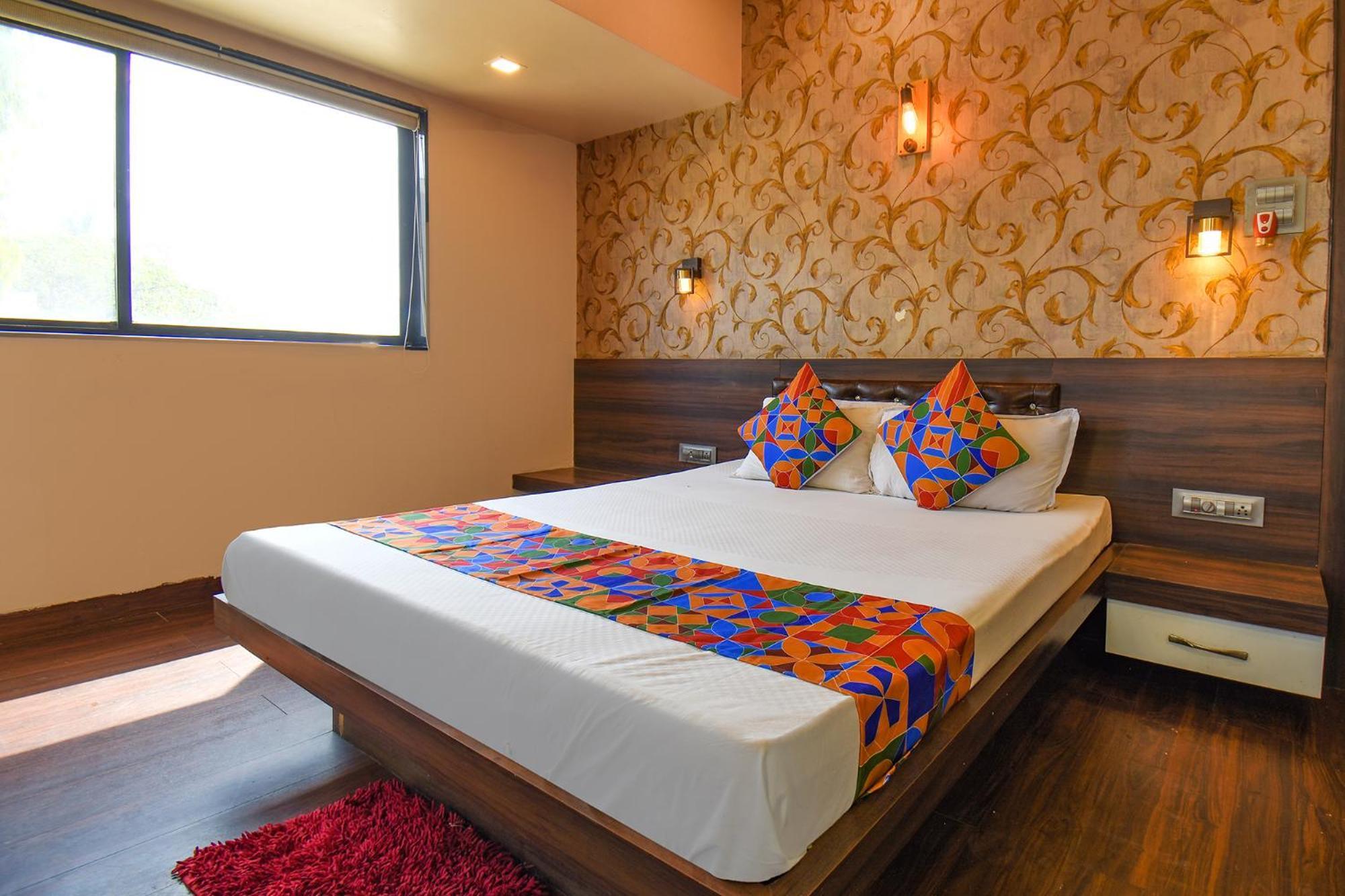 Fabexpress Glory - Nr Skywalk Bridge Hotel Pimpri-Chinchwad Exterior photo