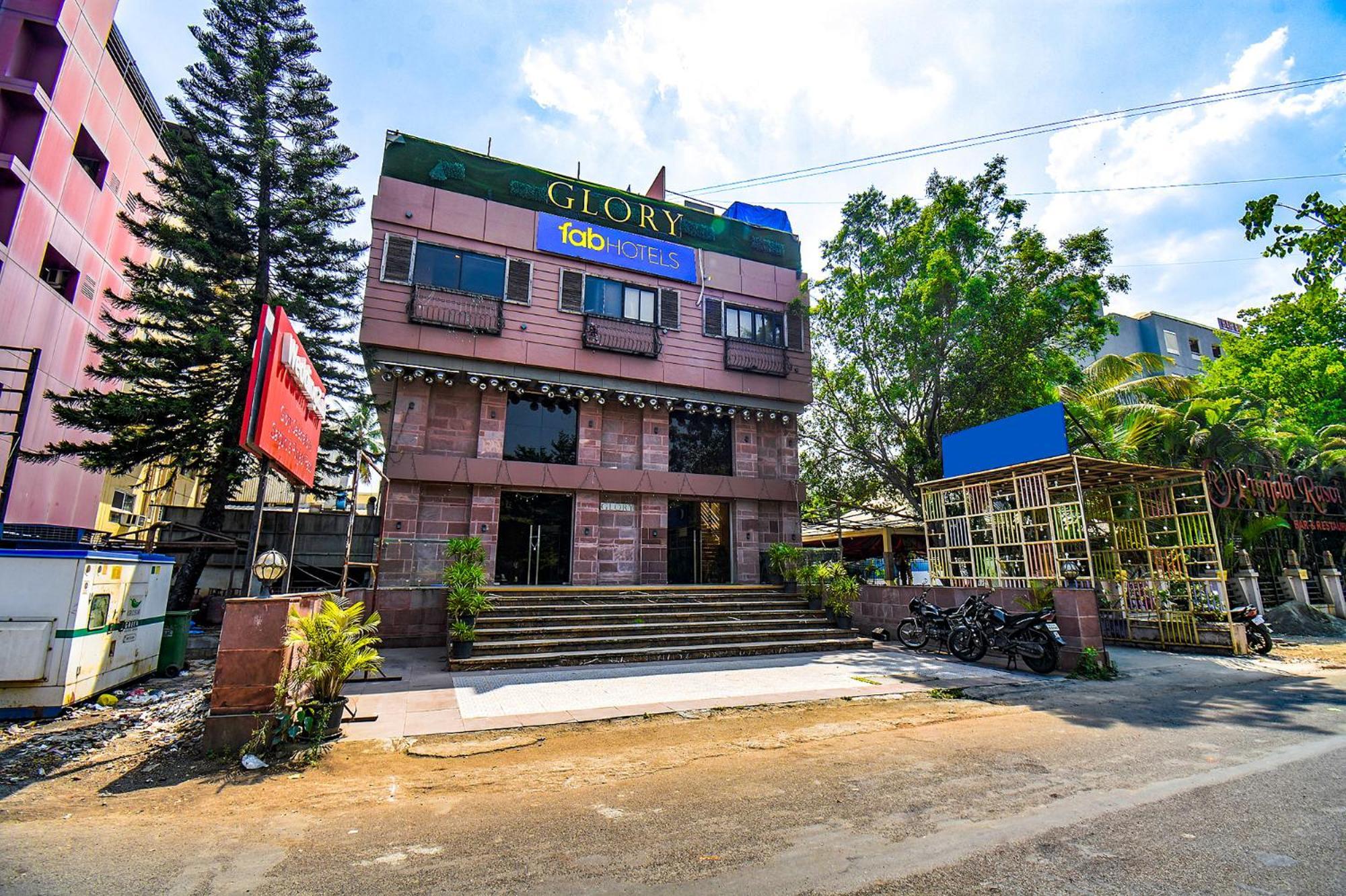 Fabexpress Glory - Nr Skywalk Bridge Hotel Pimpri-Chinchwad Exterior photo