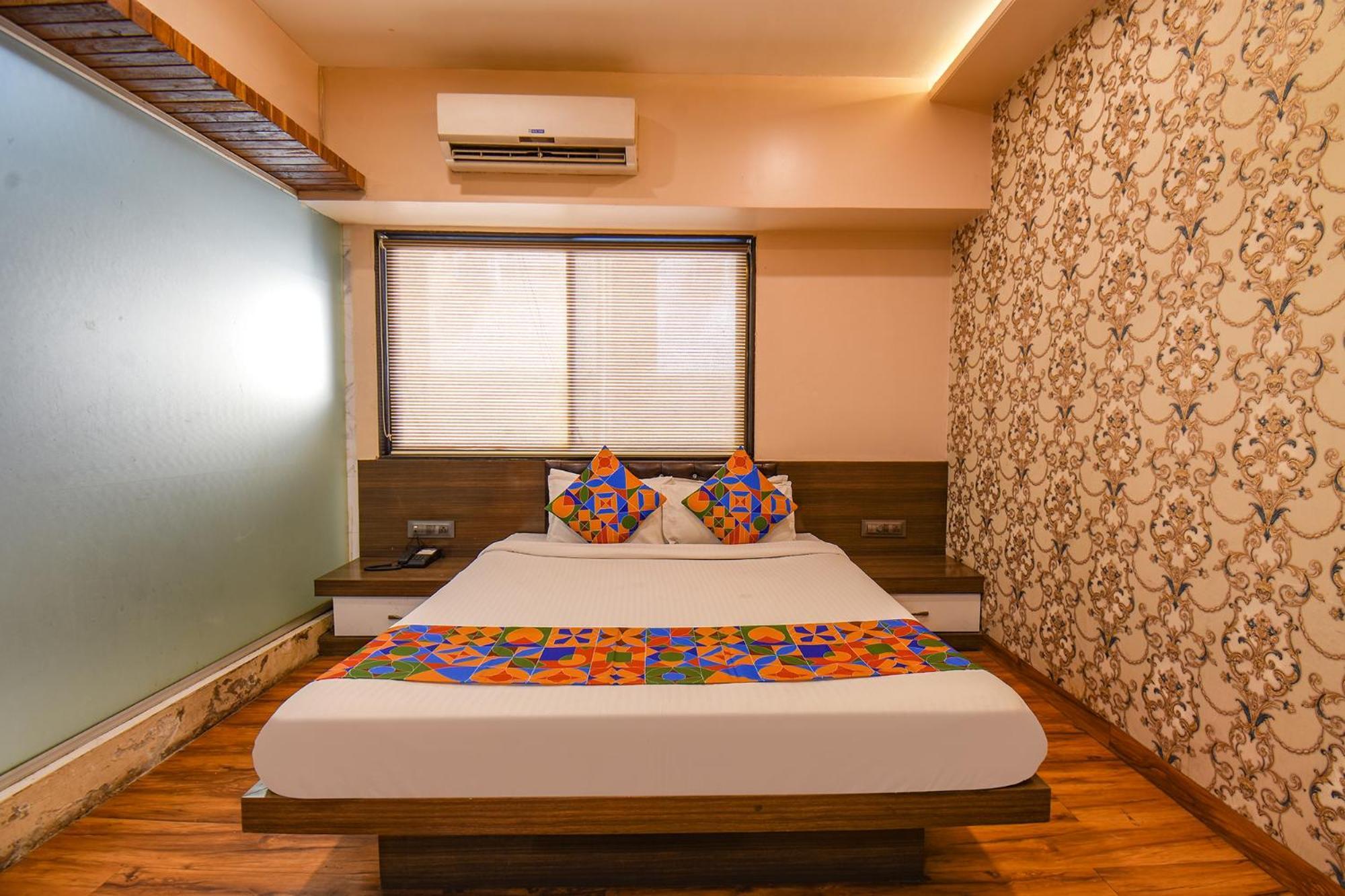 Fabexpress Glory - Nr Skywalk Bridge Hotel Pimpri-Chinchwad Exterior photo