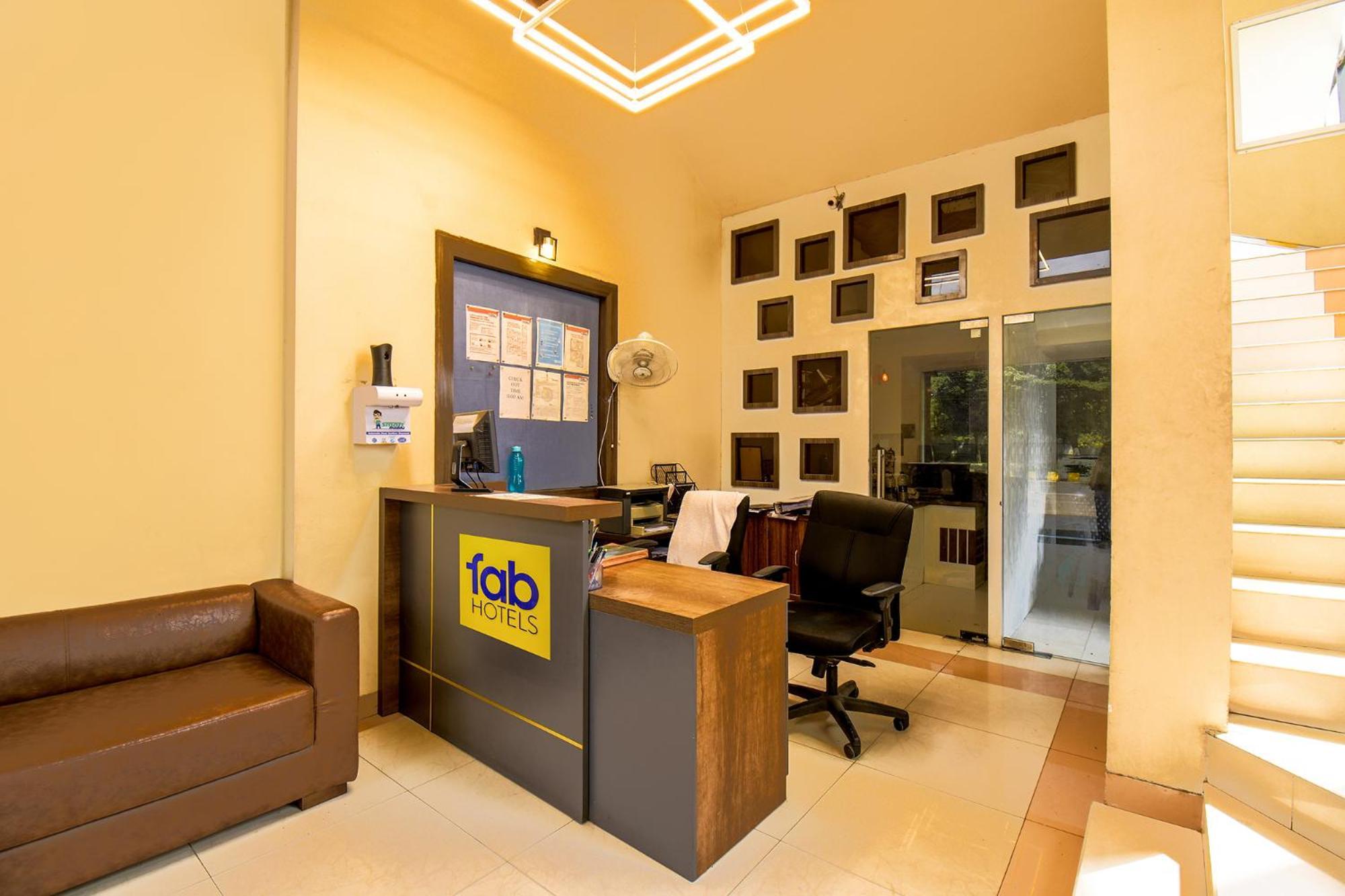 Fabexpress Glory - Nr Skywalk Bridge Hotel Pimpri-Chinchwad Exterior photo