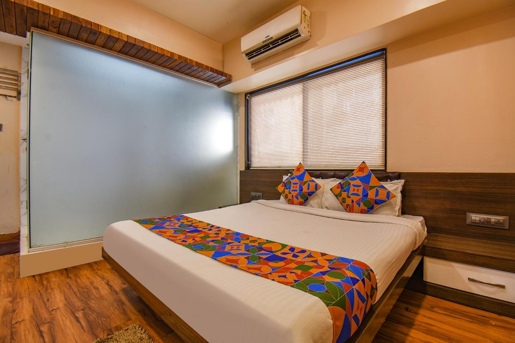 Fabexpress Glory - Nr Skywalk Bridge Hotel Pimpri-Chinchwad Exterior photo