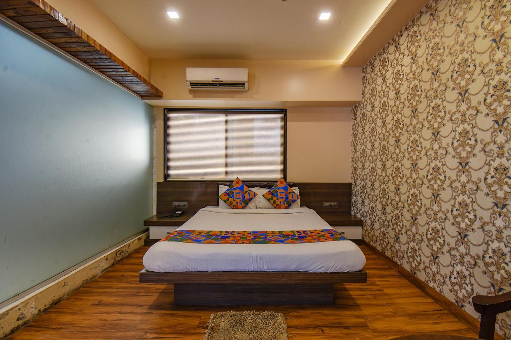 Fabexpress Glory - Nr Skywalk Bridge Hotel Pimpri-Chinchwad Exterior photo